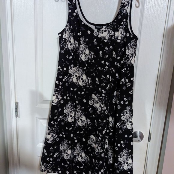 Torrid Skull Floral Scuba Dress with Pockets 1X - Picture 2 of 2